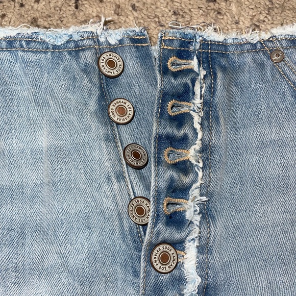 KanCan Front button closure distressed shorts - Picture 4 of 5